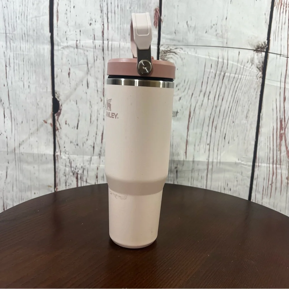 Stanley Iceflow Flip Straw Pale Pink 30 oz Travel Mug with Foldable Handle - Picture 2 of 12